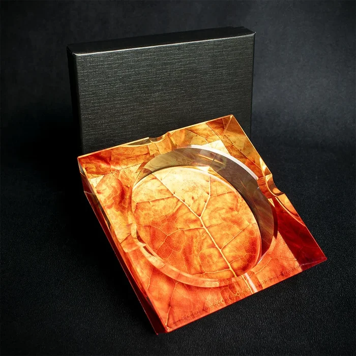 Crystal Cigar Ashtray – Tobacco Leaf Design